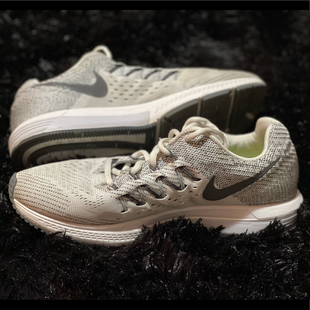 Womens White and Grey Nike Zoom Size 8.5